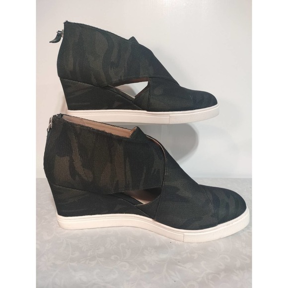L. Paolo camouflage wedge ankle booties women 10M Green and Black - Picture 2 of 11